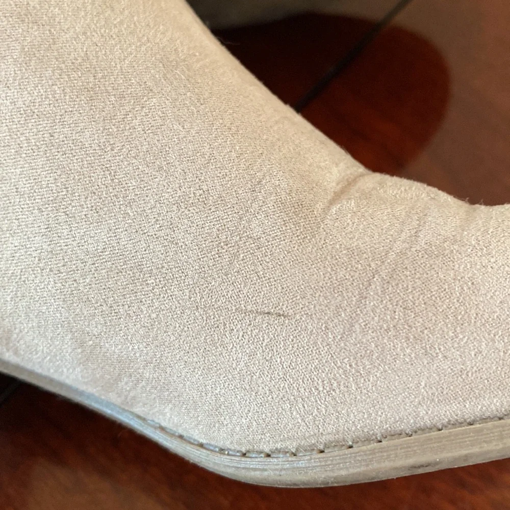 Arizona Jeans Co Memory Foam Cream SZ 6 Coastal Cowgirl Chic Suede Ankle Boots